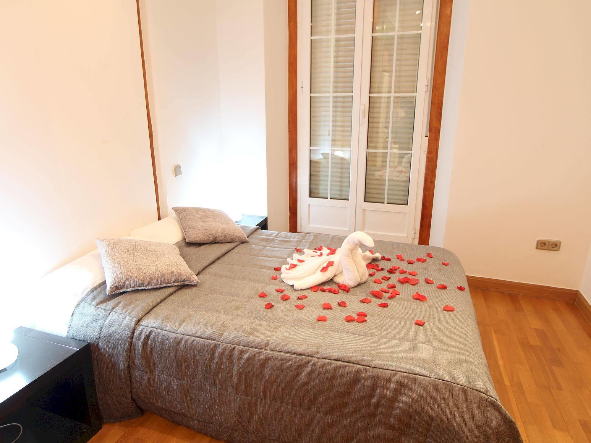 Apartamentos Good Stay Prado Madrid Exterior foto
